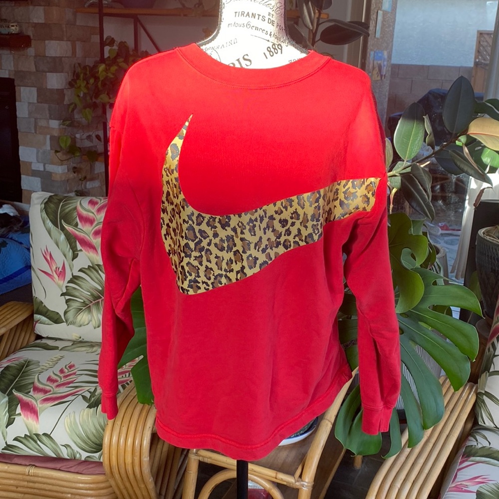 Women’s NIKE CREWNECK pullover sweater size XS